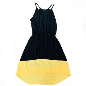 ⭐️ F21 black color-block dress